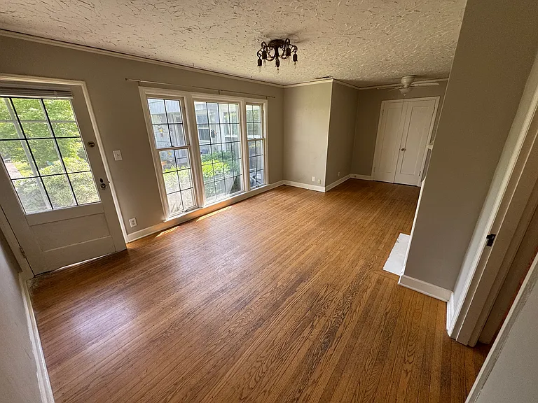 555 NE Fargo St #9 — Photo 2