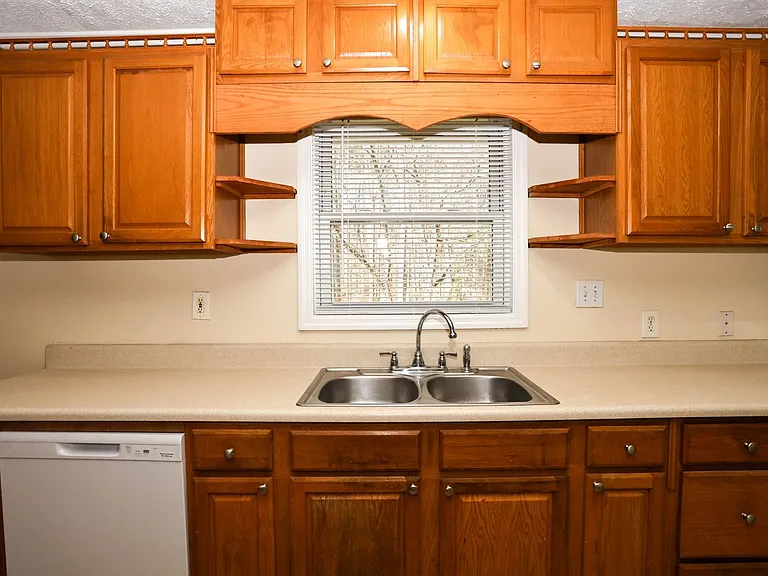 3165 Laura Ln — Photo 16