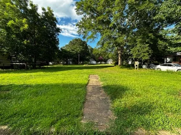 129 Office St, Wellford, SC 29385