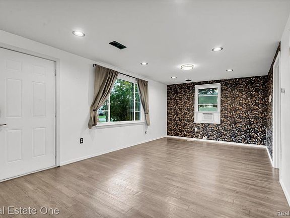 4th image of 350 Garfield Rd
