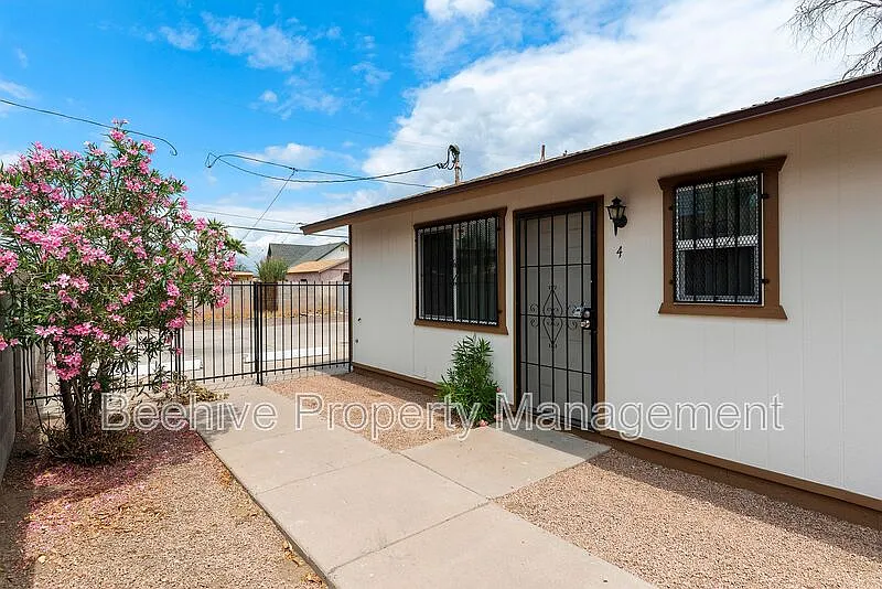 1324 E Taylor St #4