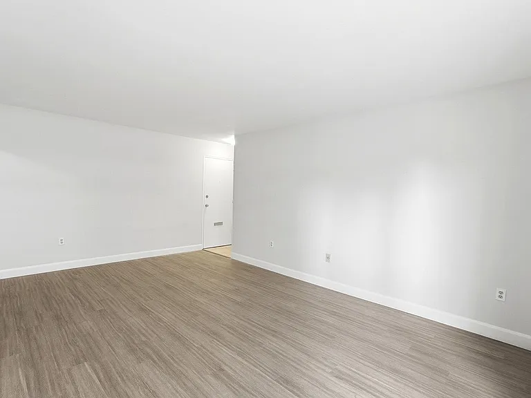 1223 Richmond St — Photo 9