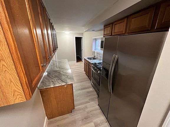5th image of 169 Woodycrest Dr