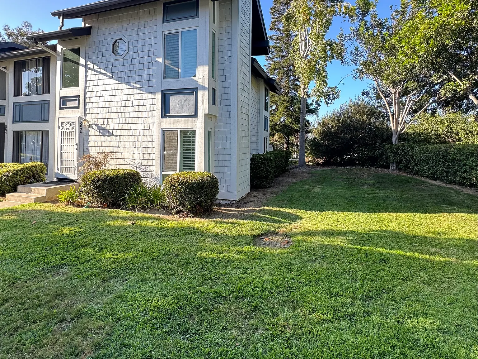 2 bed, 1.5 bath, 1304 sqft, $3,850 — Photo 2