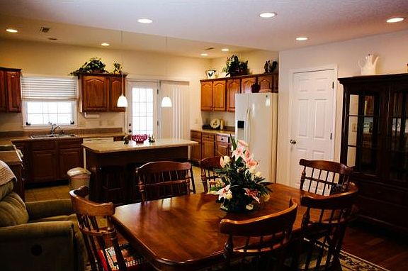 5th image of 655 Willowcrest Pl