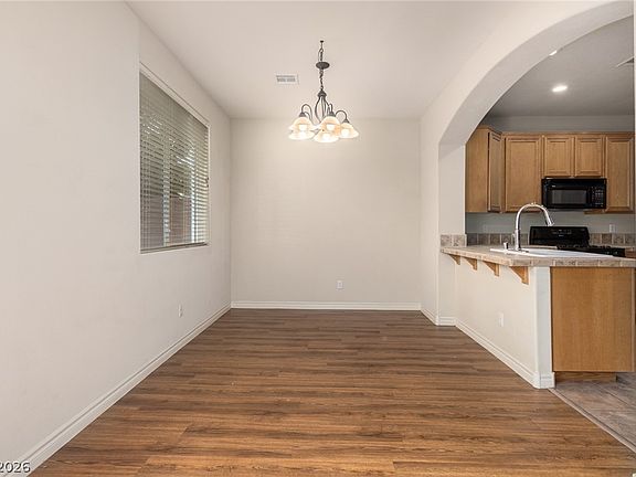 5th image of 9109 Kinross Ave