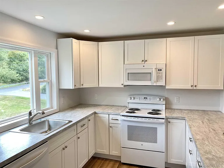 58 W Dorsey Ln #A — Photo 12