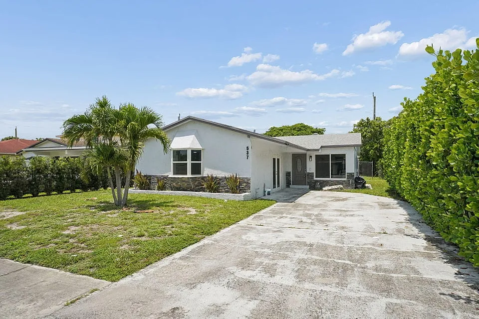 4 bed, 1853 sqft, $3,500 — Photo 2