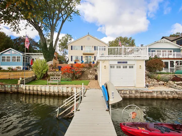 3704 W Lake Shore Dr, Wonder Lake, IL 60097