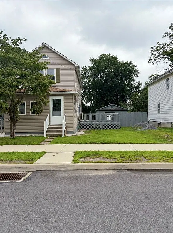 3 bed, 2.0 bath, 1632 sqft, $1,900 — Photo 2