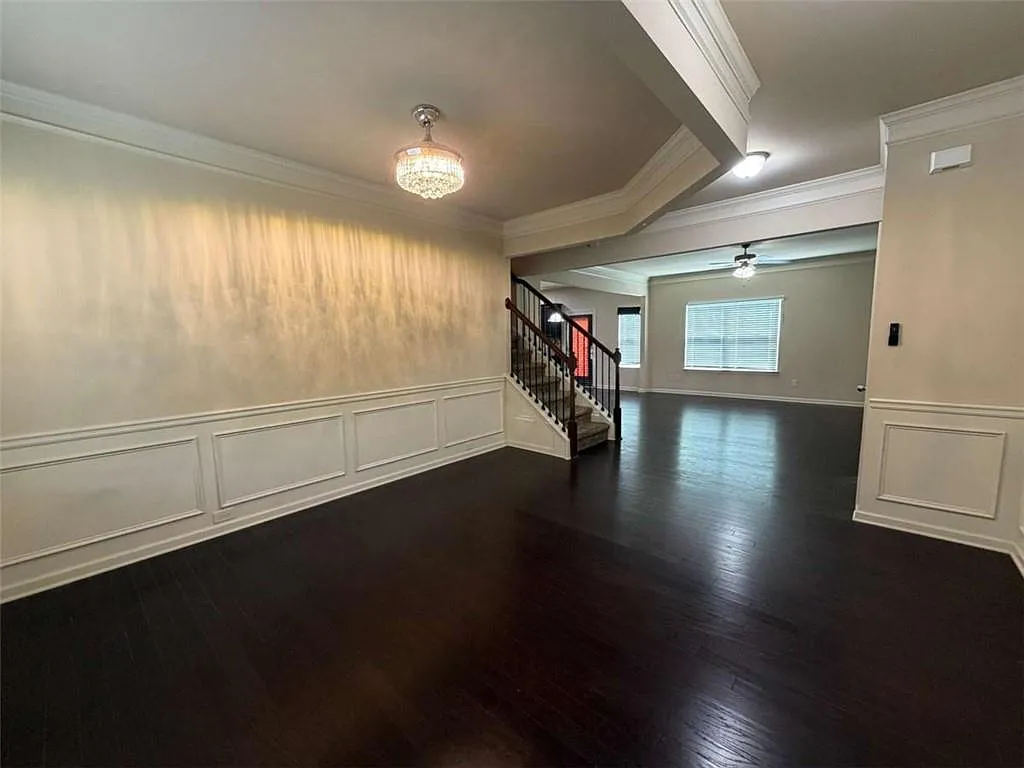 4 bed, 2.5 bath, 2102 sqft, $2,350 — Photo 2
