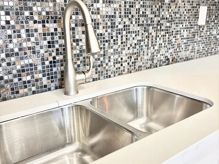275 Lauder Ave #2 — Photo 3