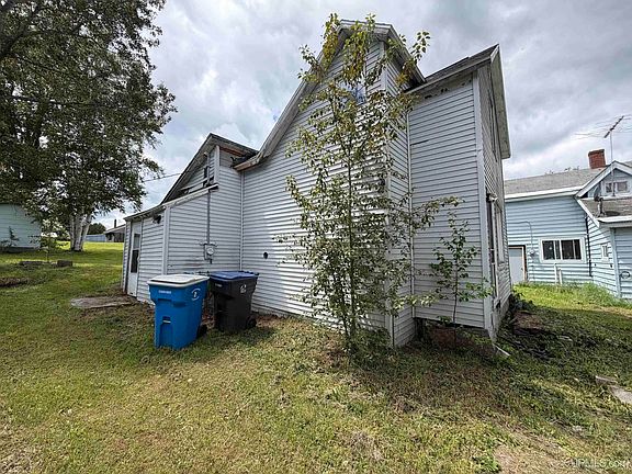 3rd image of 112 W Railroad St