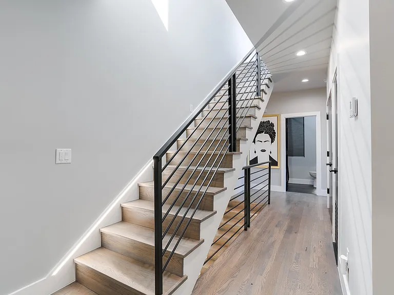817 NW 6th St — Photo 34