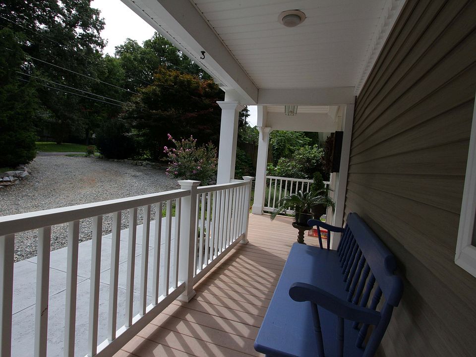 1st image of 2217 Lakeview Dr