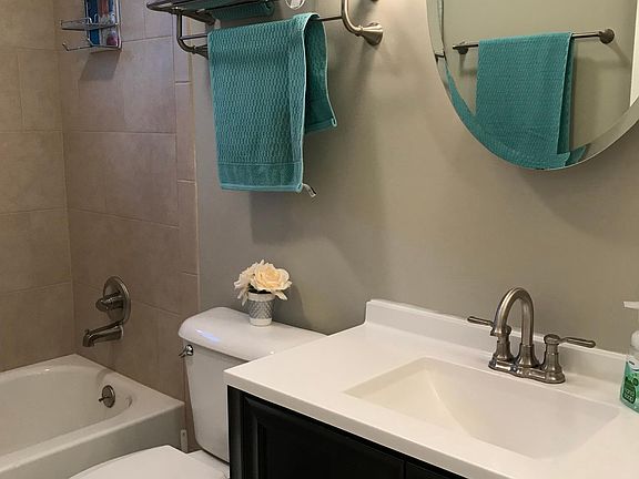3rd image of 30965 Maplewood St
