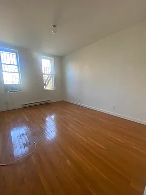 Rented by Hagstrom Management Inc | media 8