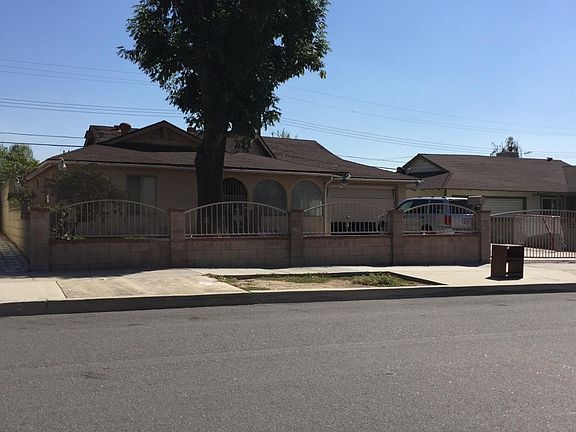 3rd image of 944 N Mariposa Ave
