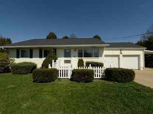 1085 Lake O Pines St NE, Hartville, OH 44632