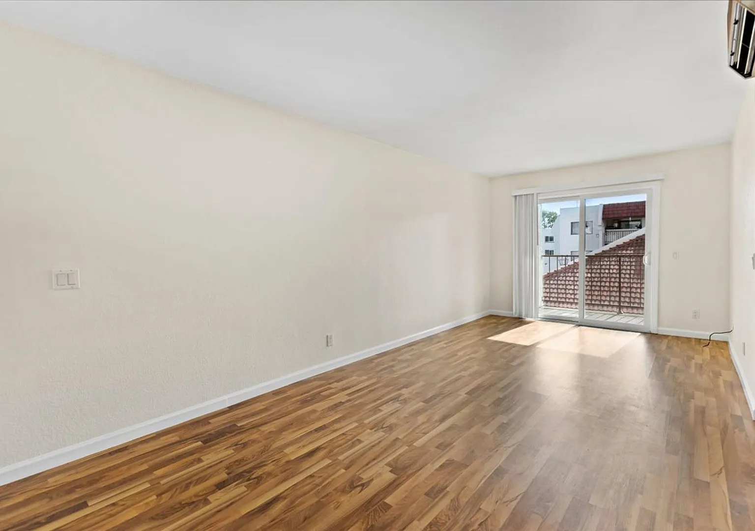 Great 1 bedroom 1 bath in a 62 plus Condo community with elevator access — Photo 4
