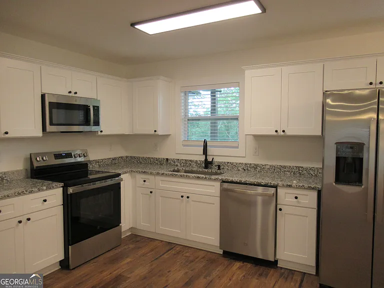 765 Old Kerns Rd — Photo 8