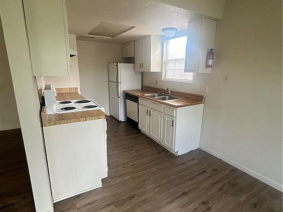 4th image of 409 S Bauer Dr