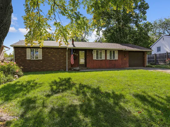 1905 E Country Squire Dr, Urbana, IL 61802