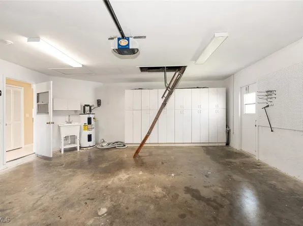 1218 SE 30th Ter, Cape Coral, FL 33904