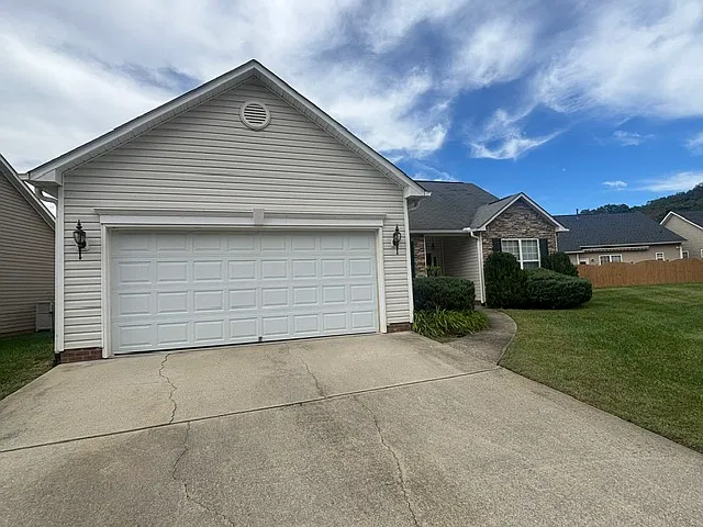 3 bed, 1515 sqft, $1,995 — Photo 3