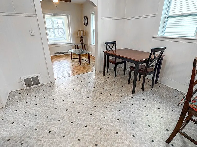 1626 Stoughton Ave — Photo 11
