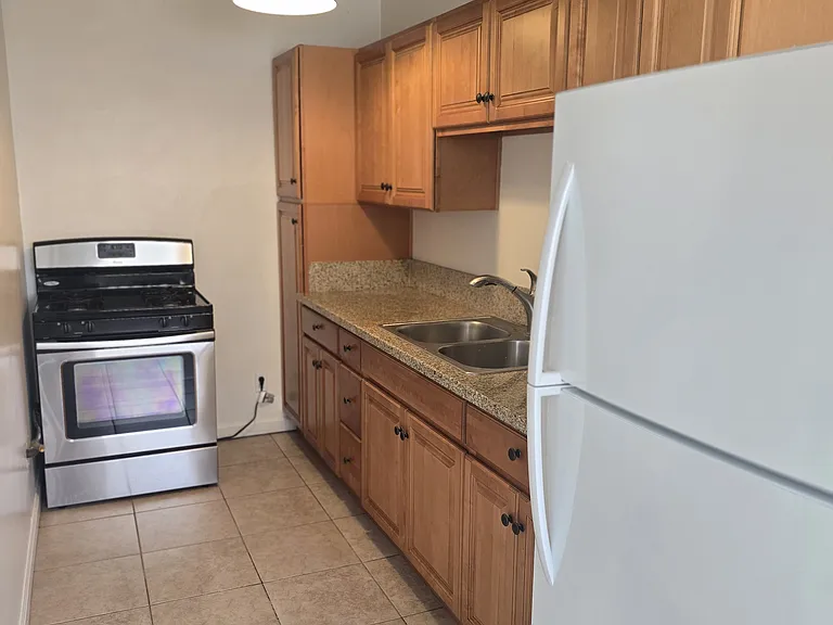 326 N Almont Dr #6 — Photo 6