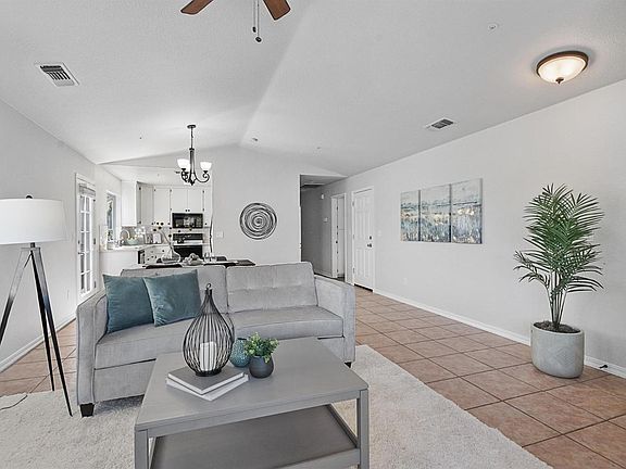 3rd image of 221 Hilda Way