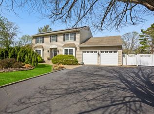 38 Valerie Ct, Sayville, NY 11782