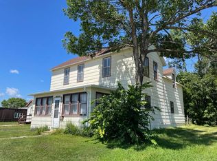 521 1st St NE, Devils Lake, ND 58301