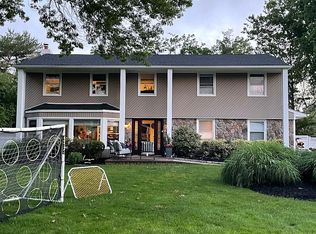 12 Kimberly Dr, East Northport, NY 11731
