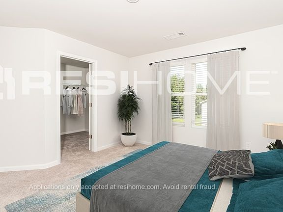 5th image of 307 Oakwood Dr NW