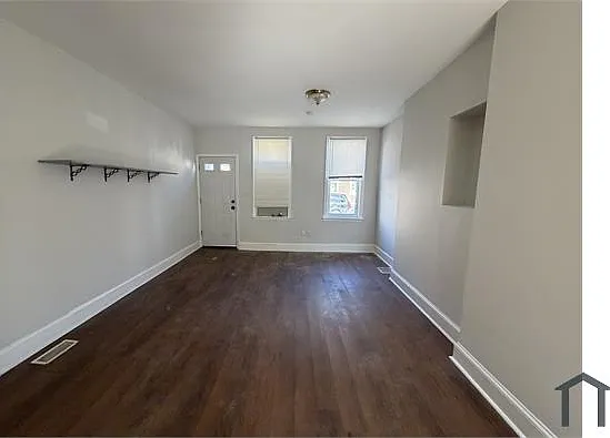 1026 Bennett St — Photo 3