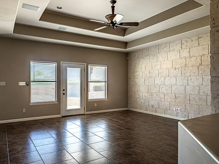 136 Dos Caballos — Photo 6