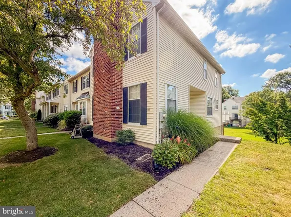 145 Liberty Dr, Langhorne, PA 19047