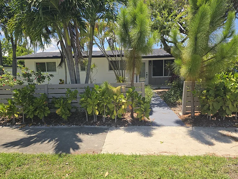20710 Anchor Rd — Photo 2