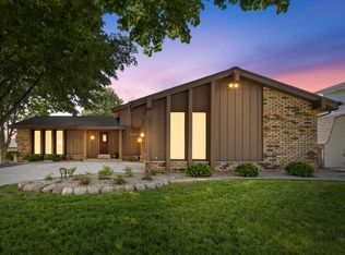 9345 S Springhill Ln, Franklin, WI 53132