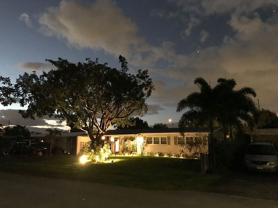 1st image of 301 NW 30th Ct
