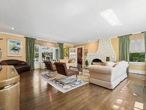 4th image of 387 Beech Spring Rd