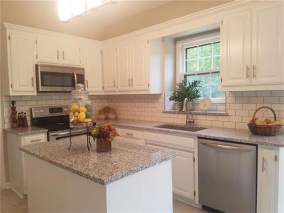 2nd image of 12823 Garnett Ln