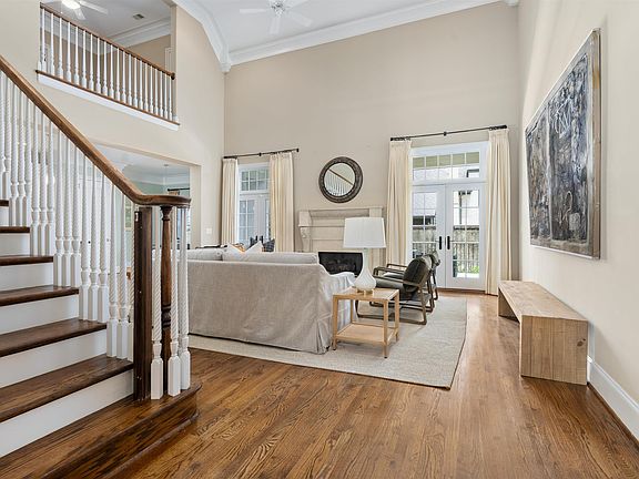 5th image of 3759 Village Ln
