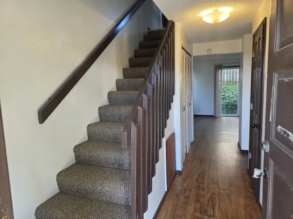 208 NE 7th St #1, Newport, OR 97365