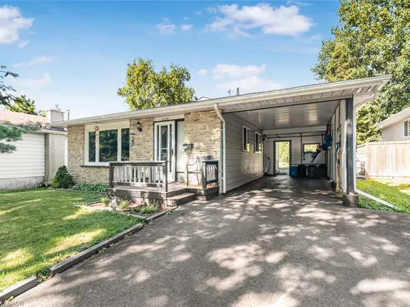 2234 Sheffield Dr, Burlington, ON L7P 2X1