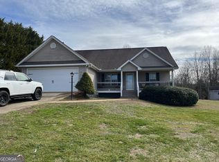 107 Nickel Creek Dr, Mount Airy, GA 30563