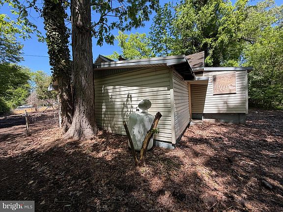 3rd image of 161 Woolston Dr