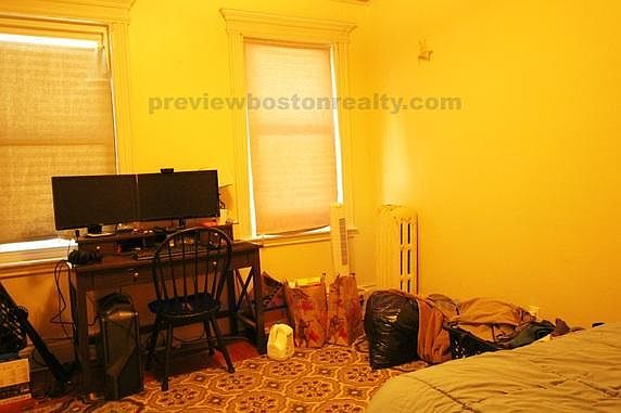 2nd image of 1719 Commonwealth Ave #T1